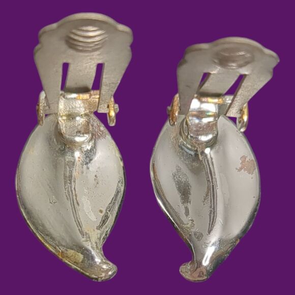 Vintage Rhinestone Leaf Flower Petal Silver Tone Faux Pearl Clip On Earrings - Picture 6 of 6